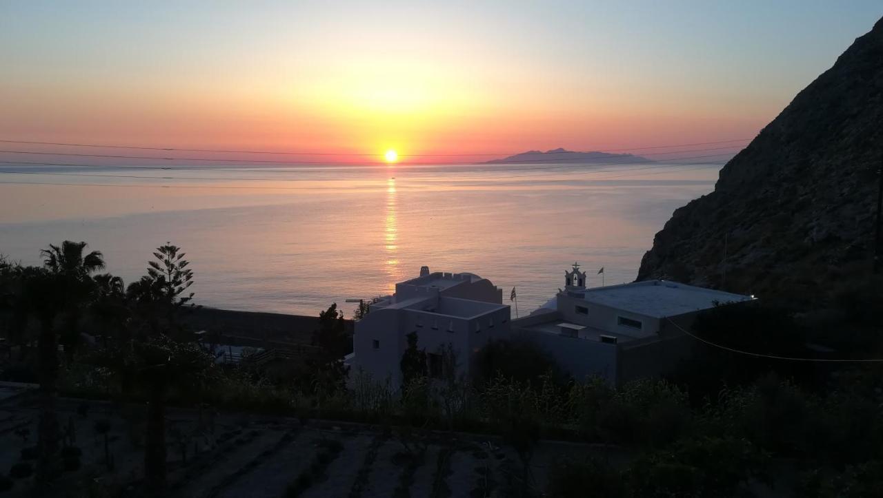 Moschatos Beach House Kamári 外观 照片