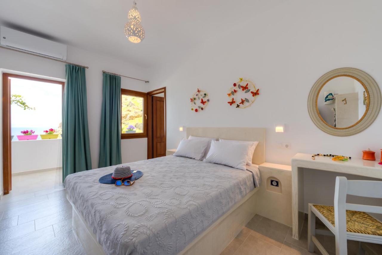 Moschatos Beach House Kamári 外观 照片
